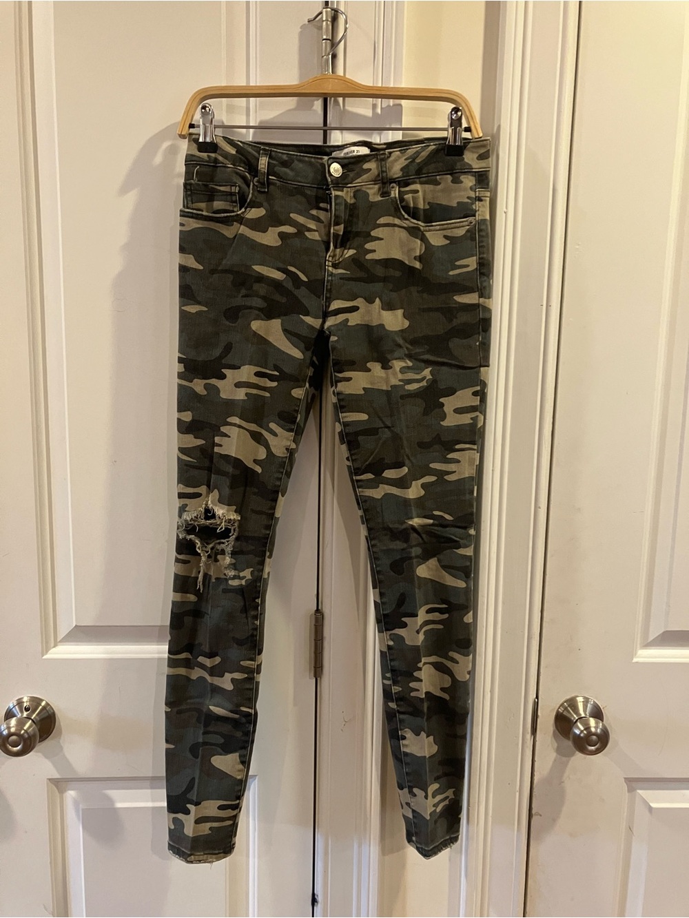 Forever 21 Women's Camo Skinny Jeans - Olive Green